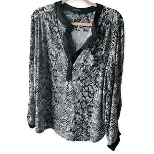 Notations - Adjustable Sleeve Snake Print Top - Size XL